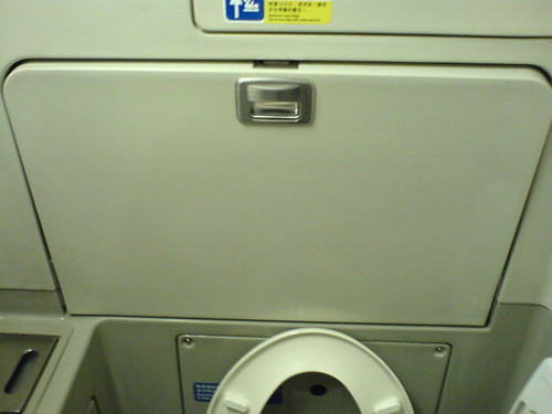高鐵洗手間－尿布檯