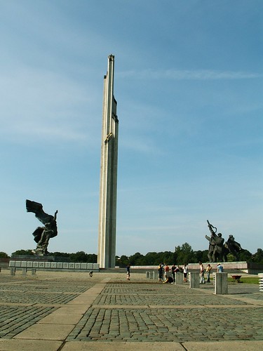 Rīga - Uzvaras parks - Monument to Soviet victory in WWII