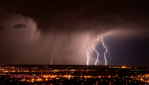  site's storm photo gallery, which features pictures of lightning storms 