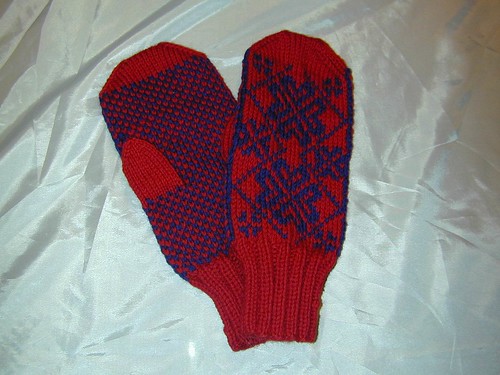 Corazon Mittens - Finished