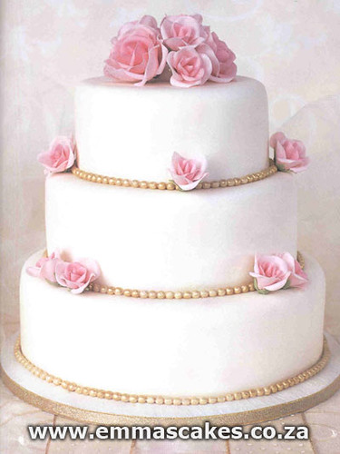 Simple traditional wedding cake Mar 11 2007 353 PM
