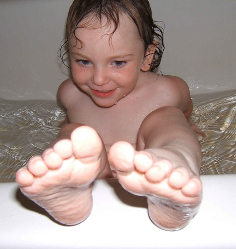 Trin's Pruned Tootsies in the Tub