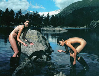 Chicas nudistas bañándose