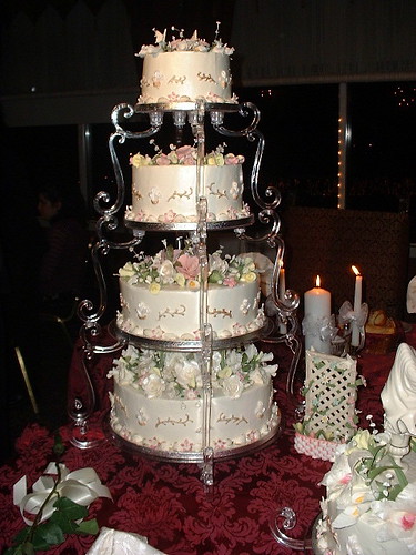 Uploaded by ineedathis Tags flowers cake baking weddingcake decorating 