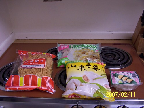 水饺，馓子，和饺子皮儿 (by haidong)