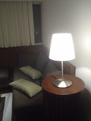 63.酒店房間的檯燈
