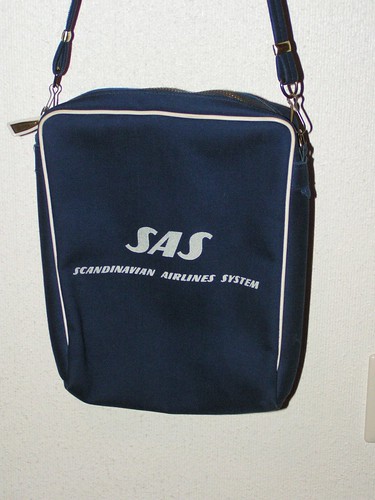 SAS väska, marinblå och vit.