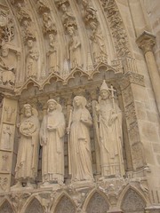 聖母院大門口的浮雕