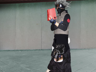 Kakashi props up Sasuke