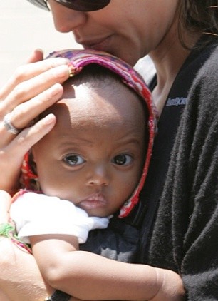 Baby Celebrities Pictures on Angelina Jolie And Brad Pitt   S Little One  Baby Zahara  Not The Baby
