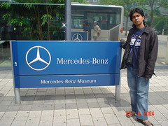 Kat Pintu Masuk Mercedes Benz Museum, Stuttgart, Germany