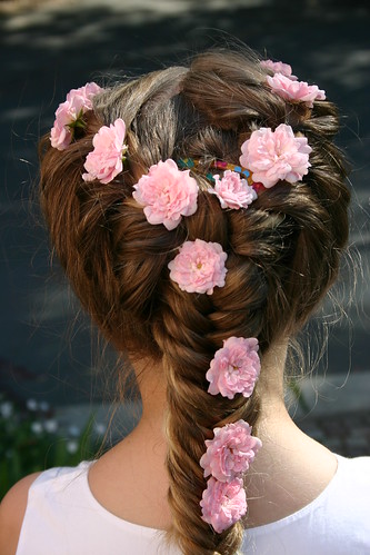 Flowery hairs_2519 (by !sathyajith)