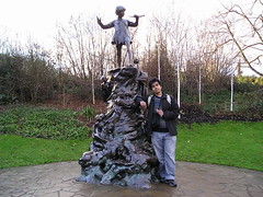 Statue Peter Pan kat Kensington Park, London, UK