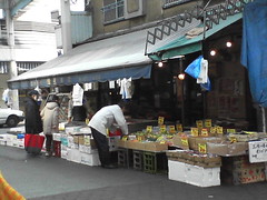 魚屋定点観測@ケータイ / Today's fishmonger (by detch*)