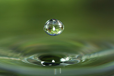 macro water drop by Hypergurl