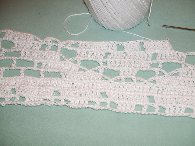 Filet Crocheted Runner (CrochetGotta Love It!)