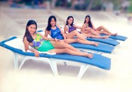 PI 4girls_beach