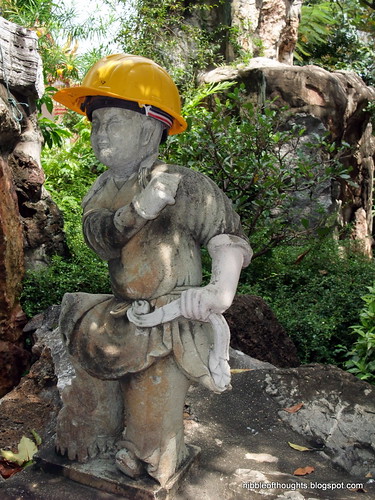 Wat Pho Statue at work
