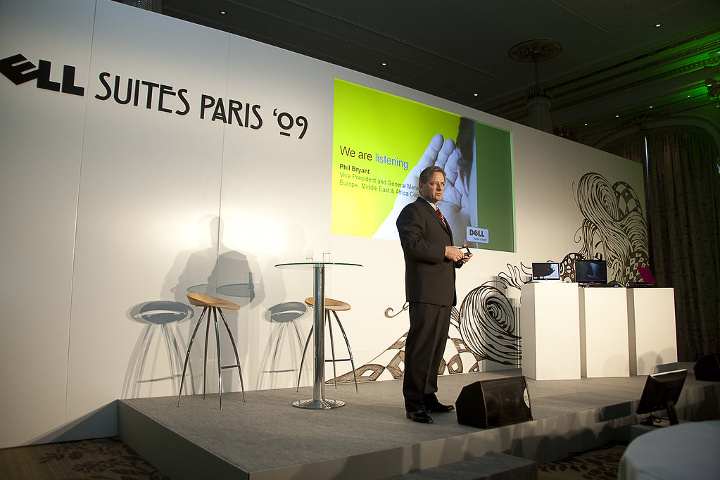 Phil Bryant presenting Dell's retail strategy during the Dell Suites Paris '09 Keynote with the Dell Adamo and Alienware M17x on stage