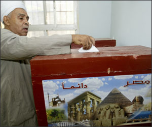 An Egytian voter casts his ballot at a p