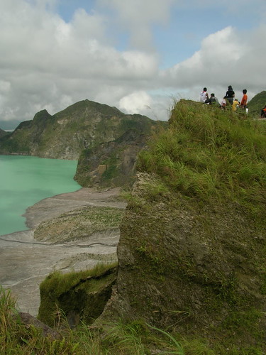 pinatubo crater lake gorge