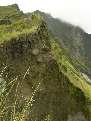 pinatubo crater rocky ledge
