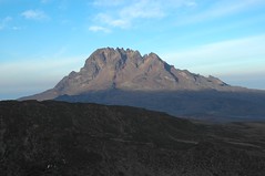 Mawenzi.. Een andere top van de Kilimanjaro, levensgevaarlijk om te beklimmen maar ongelofelijk mooi om te zien!