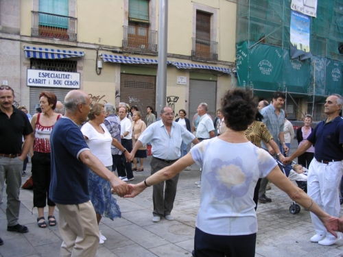 Barcelona, dance in the market (2)