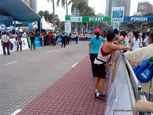 kl_marathon start finish line
