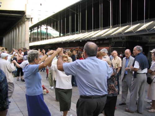 Barcelona, dance in the market