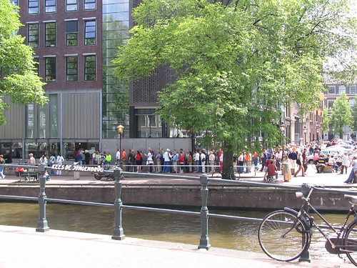 A queue to Anne Frank house