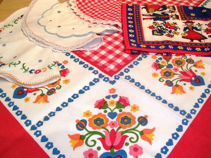 Tablecloth and Doilies