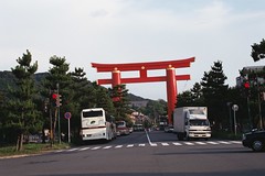 La gran torii vermella de Heianjingu