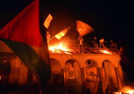 Gaza Burning Synagogue 09/12/05