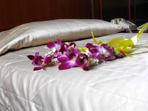 Un lit et des orchidées - Orchids on a bed