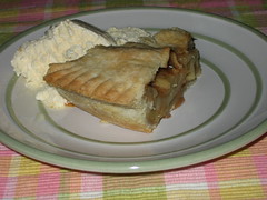 baking apple pie: yum