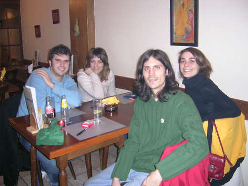 Cena en el Shakti. Pepe aún no sabía lo que le esperaba (para más detalles ver http://pepenparis.blogspot.com/2005/11/el-incidente-vindaloo.html)