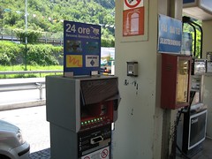 Zahlautomat an einer italienischen Tankstelle