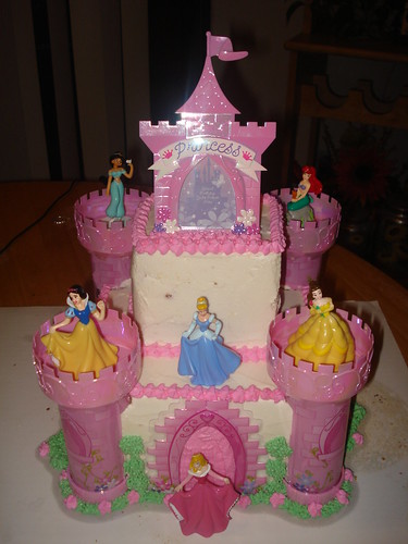 magic kingdom castle cake. disney princess castle cake
