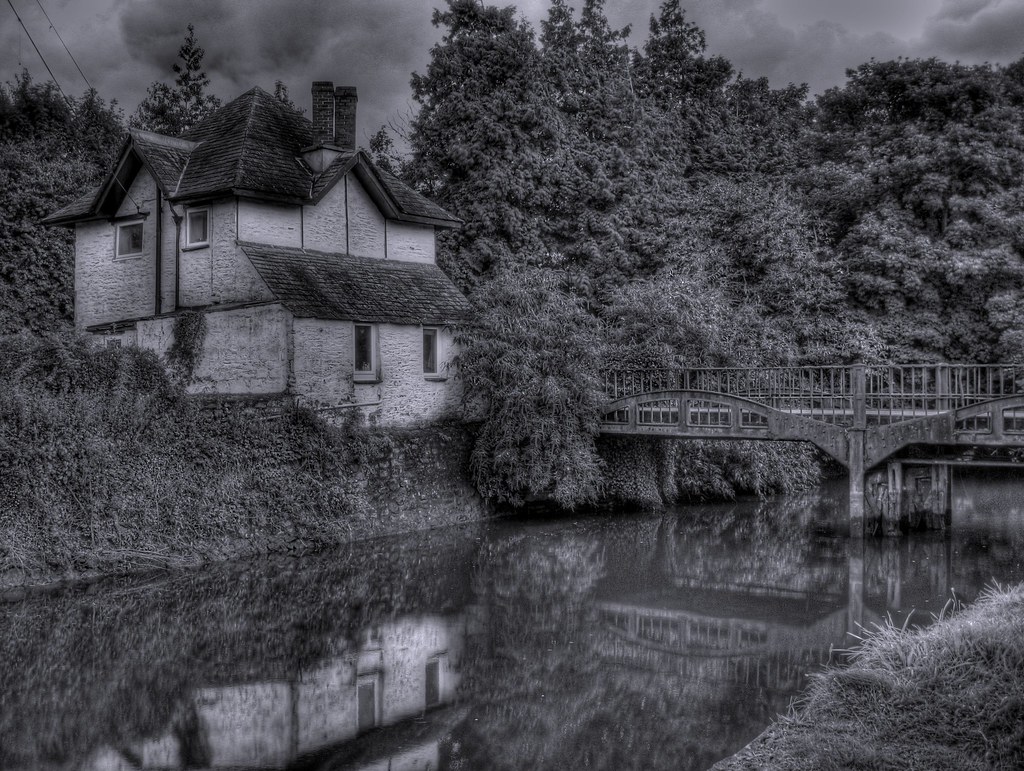 Black & White HDR - Reflections