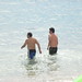 Ibiza - Natxito y Yisus se adentran en el agua a e