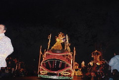 Beauty and the Beast sewaktu Disney Parade, Disneyland Paris, France