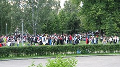Sorsapuisto, lots of people in colorful costumes