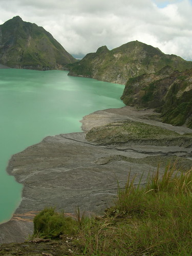pinatubo crater lake green right side