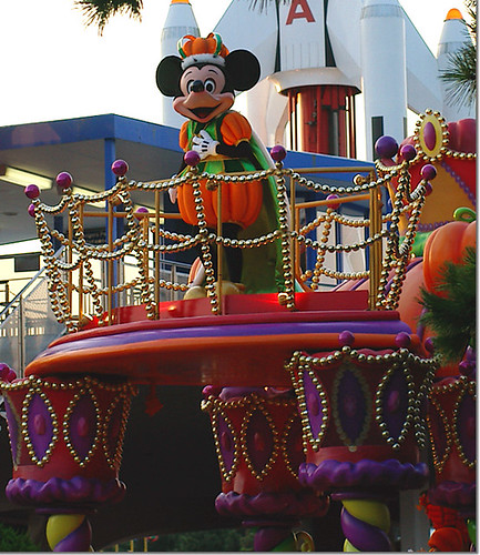 Disney Halloween Parade 2005 Mickey02