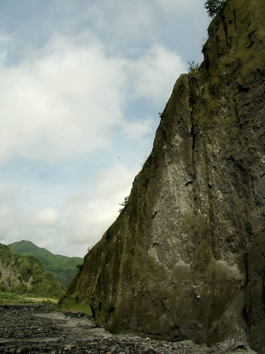 pinatubo rough mountain face