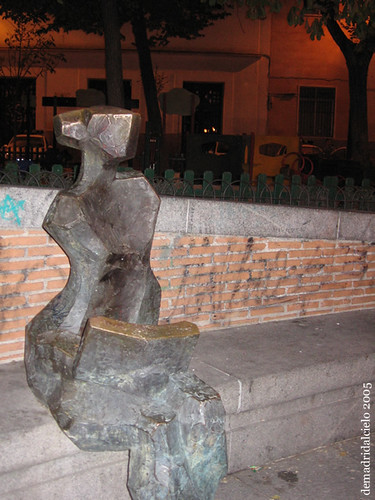Estatua en la plaza del 2 de mayo, Madrid