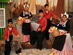 Kiteorg Mengenakan Dutch Traditional Costumes kat Volendam, Netherlands