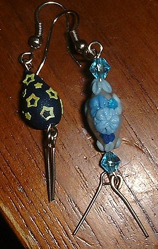 Teardrop star motif, Blue lamp earring