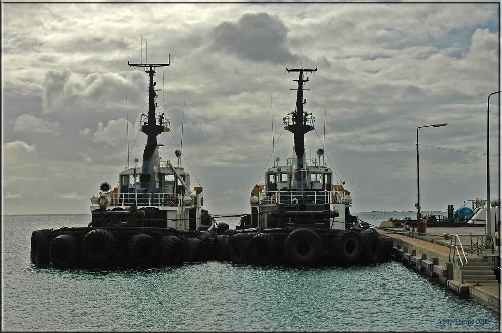 two tugs, Bonaire